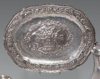 Plat de présentation ovale en argent, la...