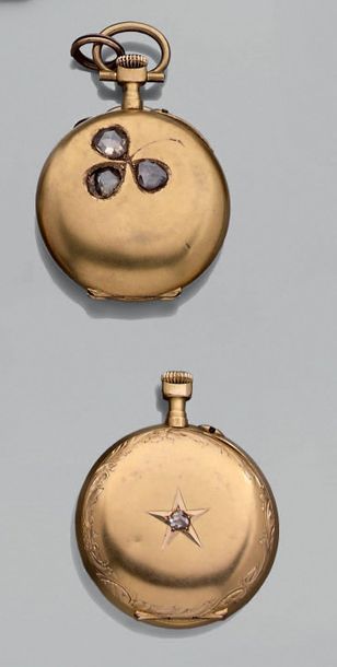 Deux montres de col en or jaune 18K (750)...