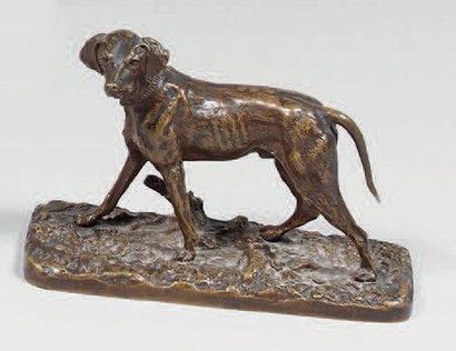 Statuette de chien de chasse en bronze à...