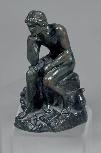 Statuette en bronze à patine verte nuancée...