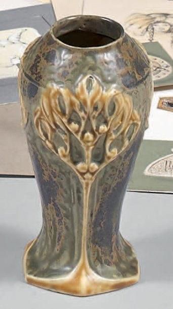 MOUGIN NANCY
Vase miniature en céramique...