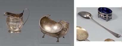 Lot en argent, composé: d'un pot à lait à...