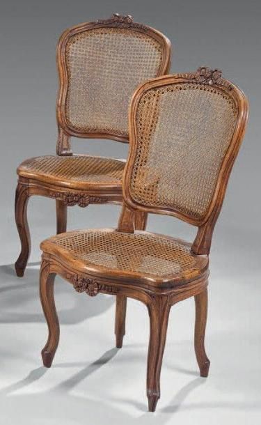 Paire de chaises en bois naturel à dossier...