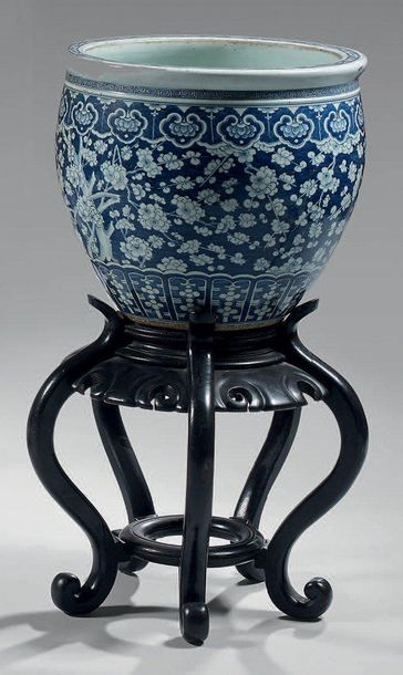 Cache-pot en porcelaine à décor floral en...