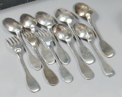 Sept cuillers et trois fourchettes en argent,...
