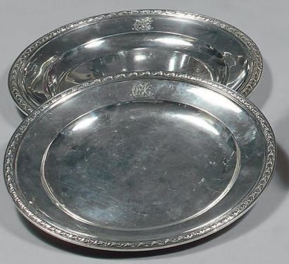 Paire d'assiettes de table en argent, la...