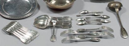 Onze couverts de table, six petites cuillers,...