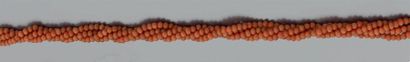 Collier quatre rangs de billettes de corail,...