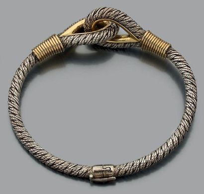 Bracelet rigide ouvrant en argent et or jaune...