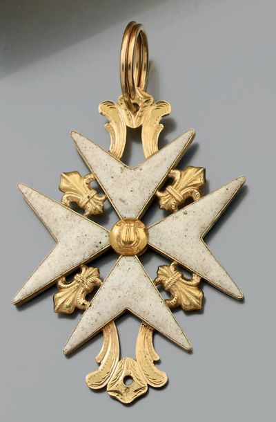 Croix de Malte en or jaune 18k (750) fleurdelisée,...