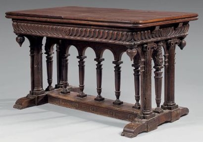 Table rectangulaire en noyer dite « à la...