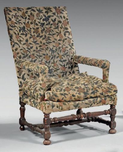 Fauteuil à dossier rectangulaire garni sur...