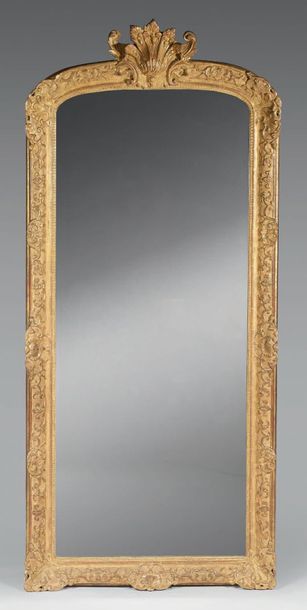 Miroir d'entre-deux en bois redoré, la partie...