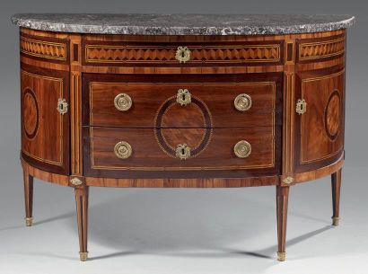 Commode demi-lune marquetée en feuilles de...