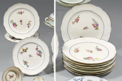 SEVRES, XVIIIème siècle
Ensemble de douze...