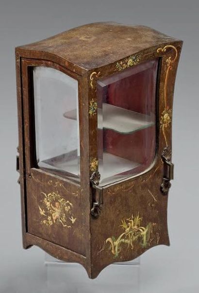 Petite vitrine miniature en forme de chaise...