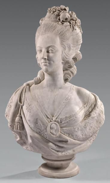 Buste en marbre blanc de la reine Marie-Antoinette,...