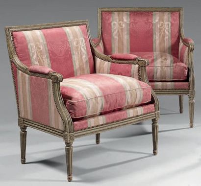 Paire de marquises en bois laqué vert à dossier...