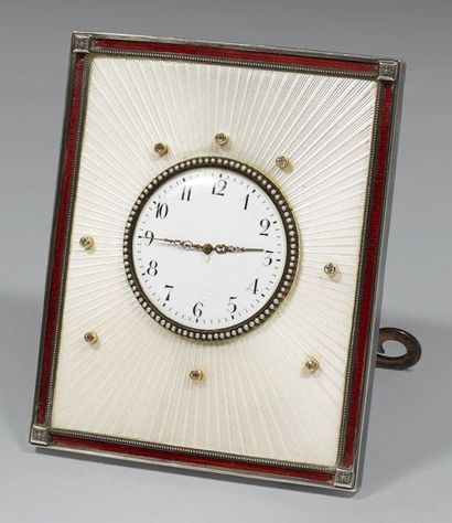 Pendulette de table à chevalet, rectangulaire...