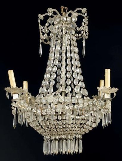 Petit lustre corbeille en fer orné de guirlandes...