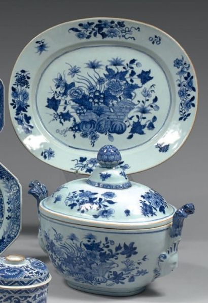CHINE - Epoque QIANLONG (1736 - 1795)
Soupière...