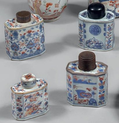 CHINE - EPOQUE KANGXI (1662 - 1722)
Ensemble...