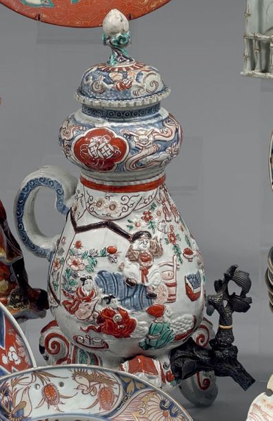 JAPON, Imari - XIXème siècle
Fontaine tripode...