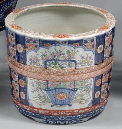 JAPON, Imari - Époque MEIJI (1868 - 1912)
Cache-pot...