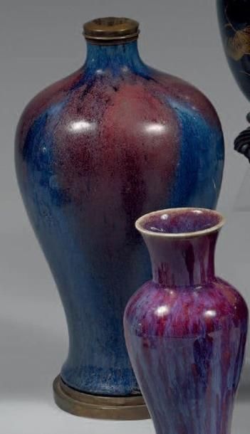 CHINE - XIXème siècle
Vase de forme «meiping»...