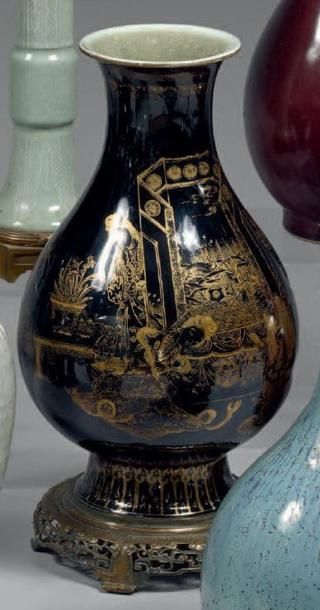 CHINE - XVIIIème siècle
Vase de forme balustre...