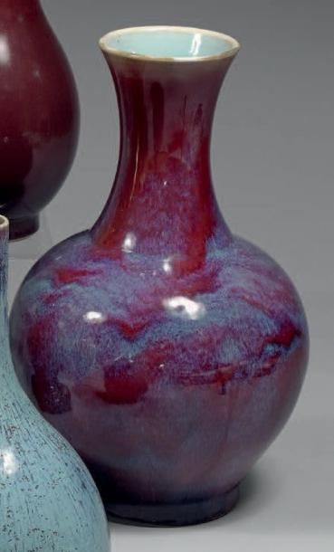 CHINE - Début du XXème siècle
Vase de forme...