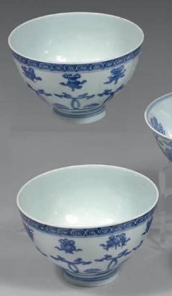 CHINE - XIXème siècle
Paire de bols en porcelaine...