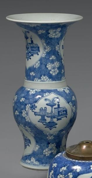 CHINE - EPOQUE KANGXI (1662 - 1722)
Vase...