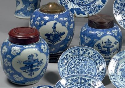 CHINE - EPOQUE KANGXI (1662 - 1722)
Trois...