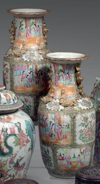 CHINE, Canton - XIXème siècle
Paire de vases...