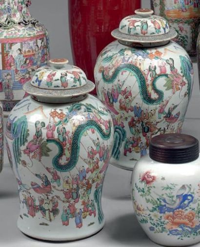 CHINE - XIXème siècle
Paire de potiches couvertes...