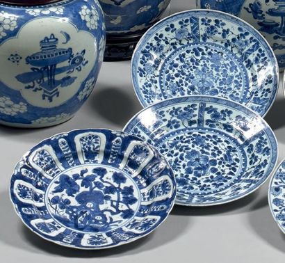 CHINE - EPOQUE KANGXI (1662 - 1722)
Trois...