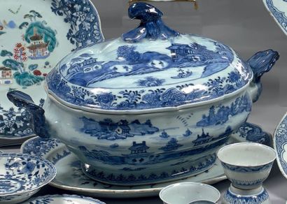 CHINE - Epoque QIANLONG (1736 - 1795)
Soupière...