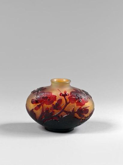 Émile GALLÉ (1846-1904)
Vase de forme oblong....