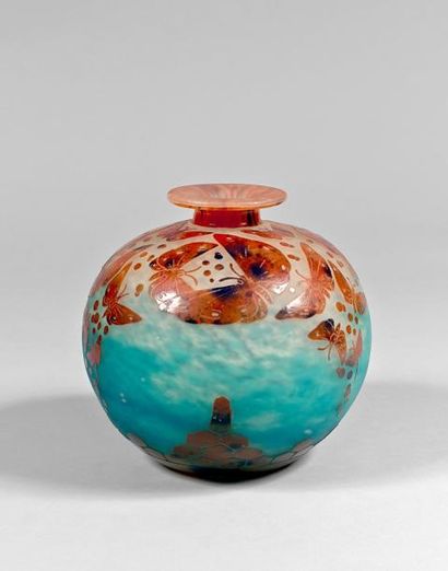 LE VERRE FRANÇAIS
Vase de forme boule. Épreuve...