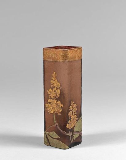 MONTJOYE
Vase de forme quadrangulaire. Épreuve...