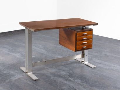 TRAVAIL DES ANNÉES 70
Petit bureau, plateau...