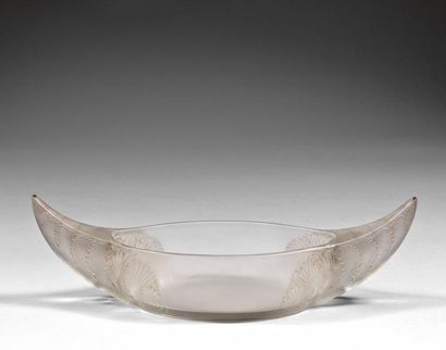 RENE LALIQUE (1860-1945)
Jardinière modèle...