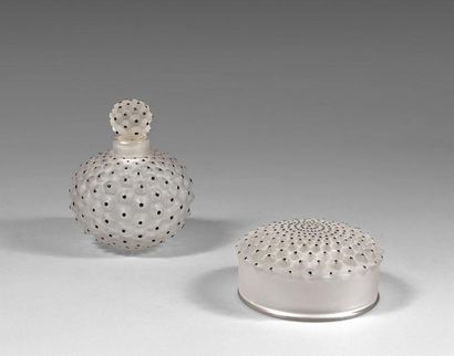 LALIQUE FRANCE
Partie de nécessaire de toilette...