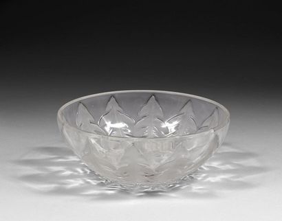RENE LALIQUE (1860-1945)
Coupe modèle «Pissenlit...
