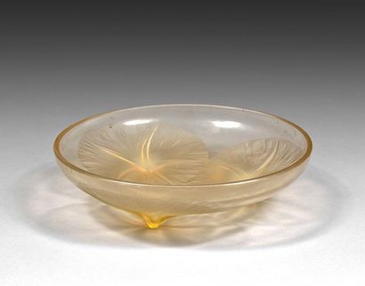 RENE LALIQUE (1860-1945)
Coupe modèle «Volubilis»....