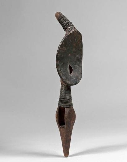 FIGURE DE STYLE OSSYEBA Bois, plaque de métal...