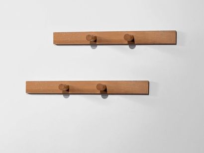 Charlotte PERRIAND (1903-1999)
Paire de patères...