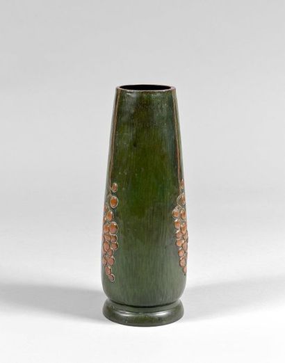TRAVAIL MODERNE
Vase tronconique en cuivre...