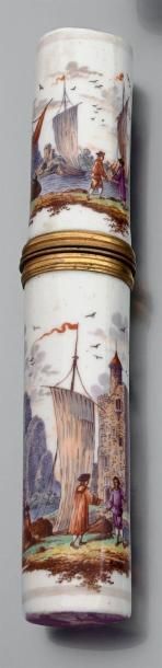 Etui cylindrique à message en porcelaine...
